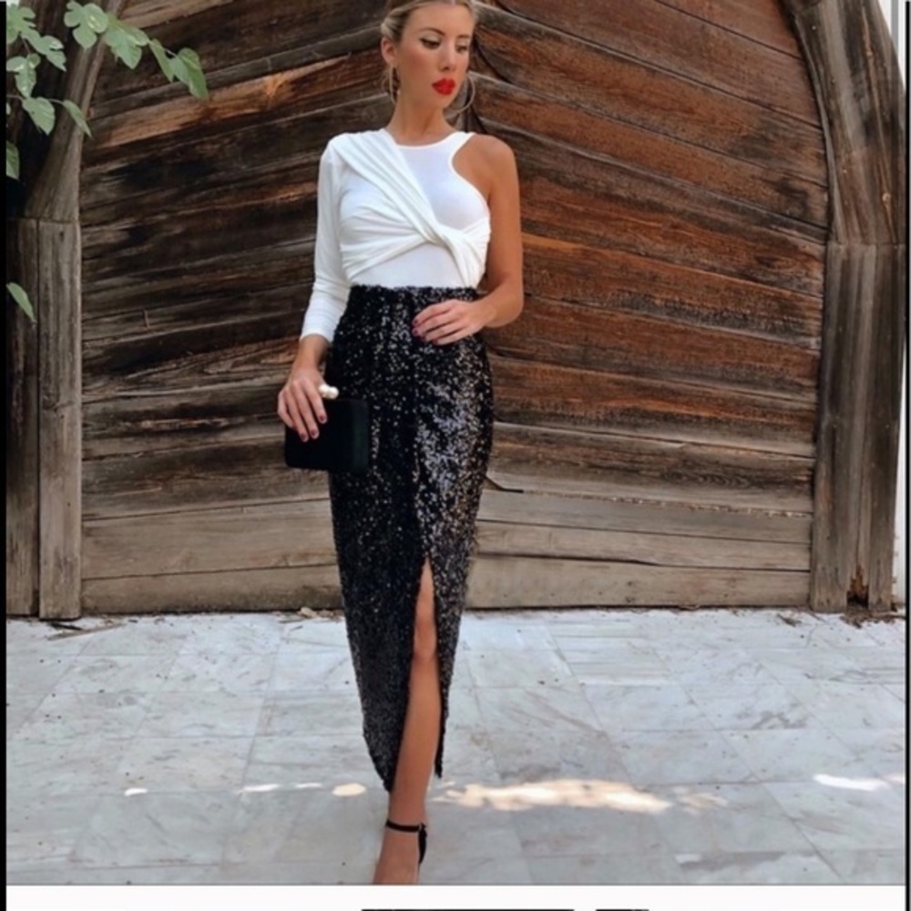Zara front ruched sequin skirt